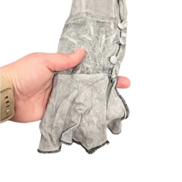 POL Gray Ruffle Blouse medium boho - Picture 4 of 6